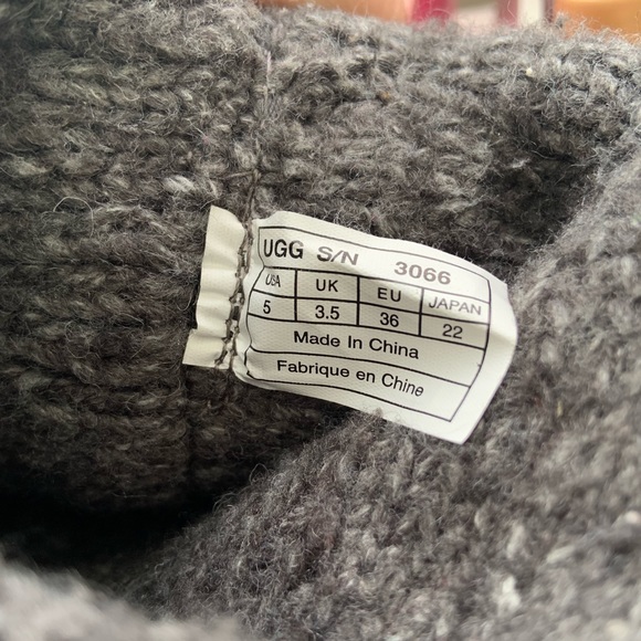 Charcoal Lattice Uggs - Picture 6 of 8